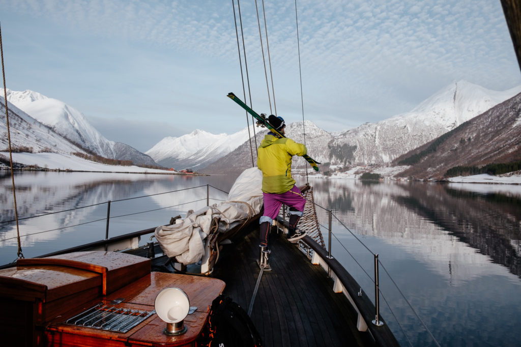 ski and sail fjord norway. Foto: Simon Schöpf