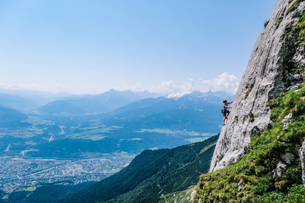 Klettern auf der Nordkette, Innsbruck. Klettergarten: Maui Deck. Foto: Simon Schöpf
